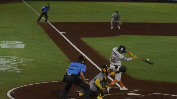 Leones de Yucatán pierden en casa 11a  ante los Pericos de Puebla
