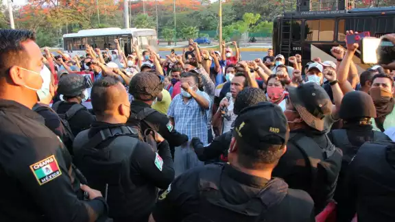 Las jóvenes estudiantes fueron liberadas después de que el juez de control es la libertad condicional para continuar su proceso Las jóvenes estudiantes fueron liberadas después de que el juez de control es la libertad condicional para continuar su proceso