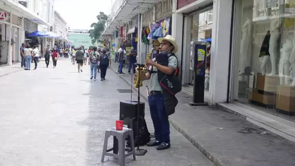 Con esfuerzo, logró comprar su propio instrumento Con esfuerzo, logró comprar su propio instrumento