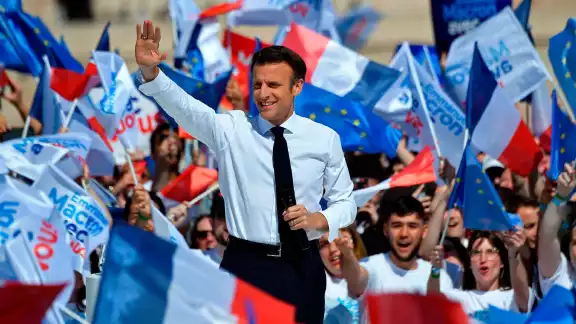Emmanuel Macron saldría en unos minutos más a dar su declaratoria de victoria una vez que el cómputo haya finalizado Emmanuel Macron saldría en unos minutos más a dar su declaratoria de victoria una vez que el cómputo haya finalizado
