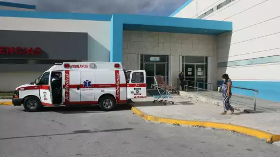 Los pacientes COVID-19 se encuentran en las salas de terapia intensiva Los pacientes COVID-19 se encuentran en las salas de terapia intensiva