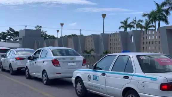 El taxista hallado muerto en Tulum pertenecía al Sindicato de Playa del Carmen, por lo que sospechan que fue un asalto El taxista hallado muerto en Tulum pertenecía al Sindicato de Playa del Carmen, por lo que sospechan que fue un asalto