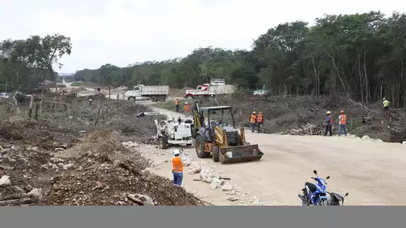 Continuarán los trabajos de construcción del Tramo 3 en la Entidad, pues éste se labora a partir del derecho de vía existente desde hace 100 años Continuarán los trabajos de construcción del Tramo 3 en la Entidad, pues éste se labora a partir del derecho de vía existente desde hace 100 años