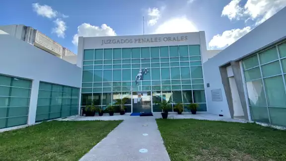 A solicitud de la FGE Quintana Roo, el juez decretó prisión preventiva para los policías implicados A solicitud de la FGE Quintana Roo, el juez decretó prisión preventiva para los policías implicados