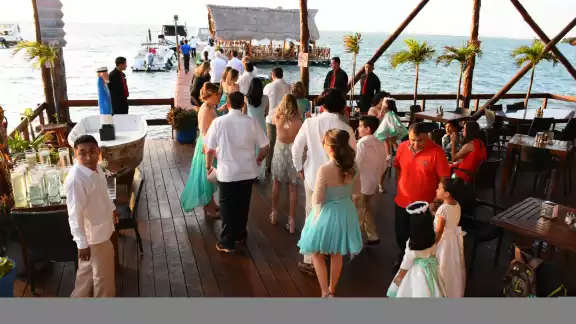 Los eventos de bodas se planean con menos tiempo y hay menos invitados