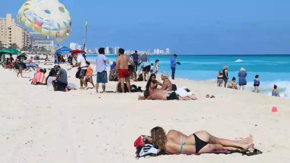 Se espera una temperatura máxima de 28 C° Se espera una temperatura máxima de 28 C°