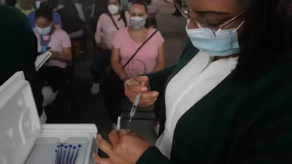 El registro de mujeres embarazadas para recibir las vacunas contra coronavirus se realiza en el sitio mivacuna.gob.mx El registro de mujeres embarazadas para recibir las vacunas contra coronavirus se realiza en el sitio mivacuna.gob.mx