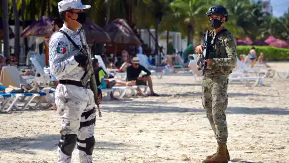 El operativo en la Zona Hotelera de Cancún tras la balacera en Playa Langosta no tuvo detenidos, pero se hallaron las motos acuáticas El operativo en la Zona Hotelera de Cancún tras la balacera en Playa Langosta no tuvo detenidos, pero se hallaron las motos acuáticas
