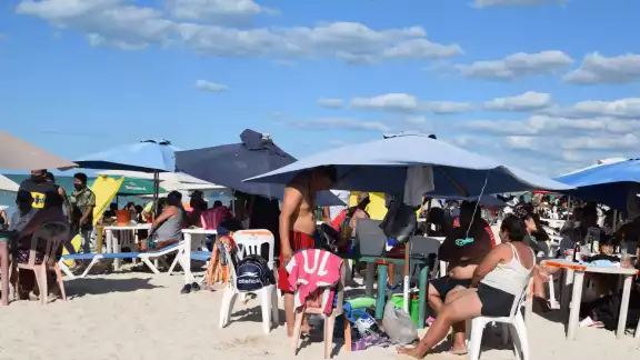 Durante el día se registraron hechos, como: extravíos de menores de edad y saturación en los restaurantes, Durante el día se registraron hechos, como: extravíos de menores de edad y saturación en los restaurantes,