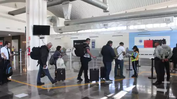 El aeropuerto de Campeche reportó gran movilidad en sus operaciones este domingo El aeropuerto de Campeche reportó gran movilidad en sus operaciones este domingo