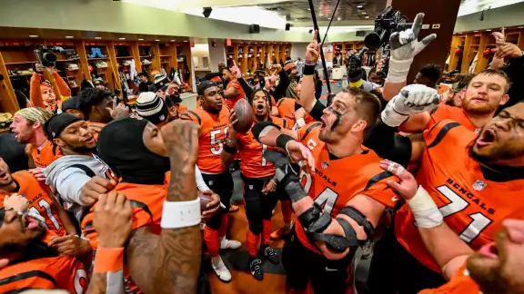 Bengals doblegan a los Chiefs y los 49ers ganan pero Garoppolo se lesiona