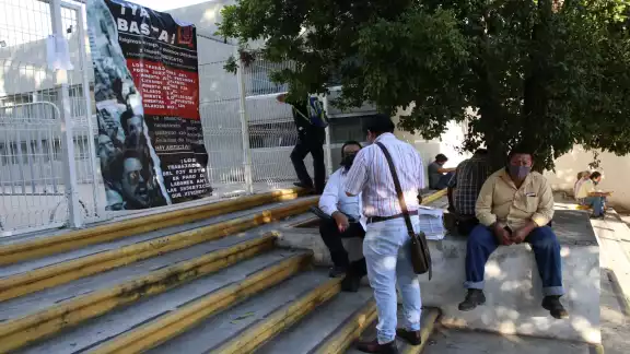 Manifestantes se mantienen en buena comunicación Manifestantes se mantienen en buena comunicación