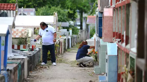 Les dejan a sus finados sus comidas predilectas Les dejan a sus finados sus comidas predilectas