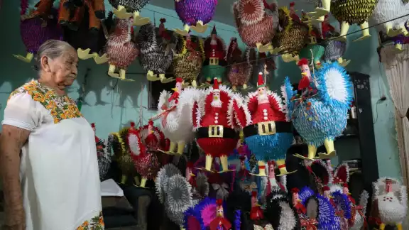 A diferencia del año pasado, en esta ocasión la demanda de las figuras ha sido mayor, pues varios de sus clientes ya han comenzado a apartar sus favoritas A diferencia del año pasado, en esta ocasión la demanda de las figuras ha sido mayor, pues varios de sus clientes ya han comenzado a apartar sus favoritas