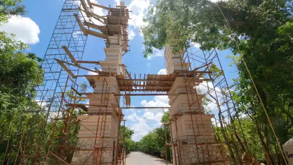 En las instalaciones del parque laboran alrededor de 2 mil personas, en su mayoría alarifes En las instalaciones del parque laboran alrededor de 2 mil personas, en su mayoría alarifes