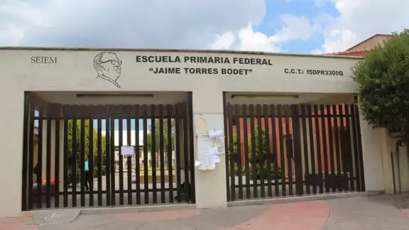 Alumnos se intoxican en la Escuela Primaria Jaime Torres Bodet en Tlalnepantla Alumnos se intoxican en la Escuela Primaria Jaime Torres Bodet en Tlalnepantla