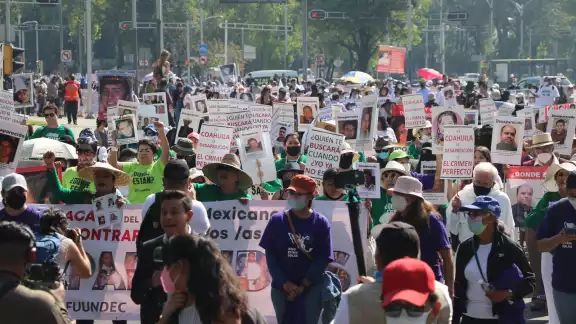 Madres de personas desaparecidas marcharon por avenida Paseo de la Reforma para exigir que sus hijos sean encontrados Madres de personas desaparecidas marcharon por avenida Paseo de la Reforma para exigir que sus hijos sean encontrados