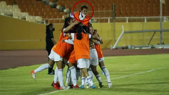 Montserrat Saldívar es una de las jugadoras de Quintana Roo que representa a México en el Campeonato Femenino de la Concacaf Montserrat Saldívar es una de las jugadoras de Quintana Roo que representa a México en el Campeonato Femenino de la Concacaf
