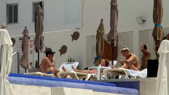 Hoteles desoyeron restricciones del COVID-19 Hoteles desoyeron restricciones del COVID-19
