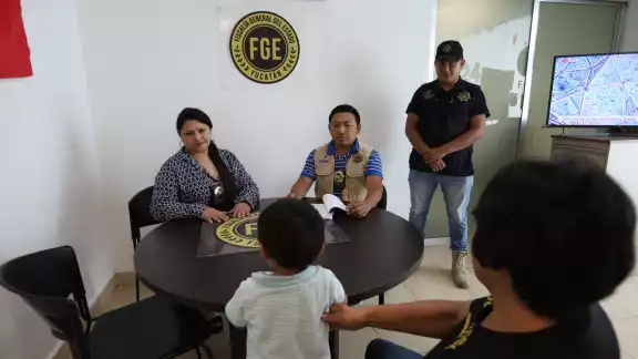 La madre del menor acudió a comparecer ante la FGE Yucatán tras el reporte por la desaparición del menor La madre del menor acudió a comparecer ante la FGE Yucatán tras el reporte por la desaparición del menor