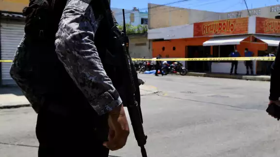 Los hechos se registraron en el negocio “Krujipollo” ubicado en la esquina de las avenidas 40 y Luis Donaldo Colosio Los hechos se registraron en el negocio “Krujipollo” ubicado en la esquina de las avenidas 40 y Luis Donaldo Colosio