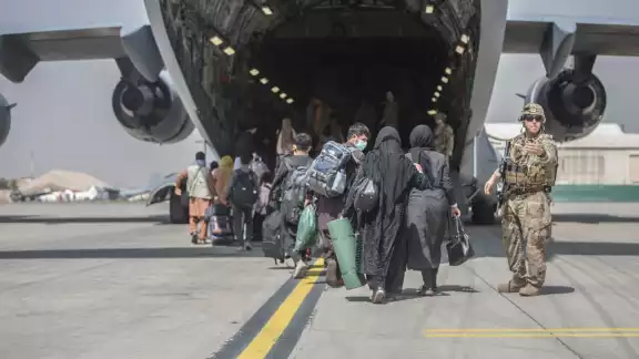 Joe Biden entreabrió la posibilidad de mantener las tropas más allá del 31 de agosto para seguir con la evacuación Joe Biden entreabrió la posibilidad de mantener las tropas más allá del 31 de agosto para seguir con la evacuación