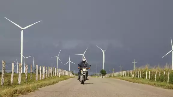 Se espera un ambiente templado por la mañana y cálido a caluroso durante la tarde. Viento del este y noreste de 15 a 30 km/h.