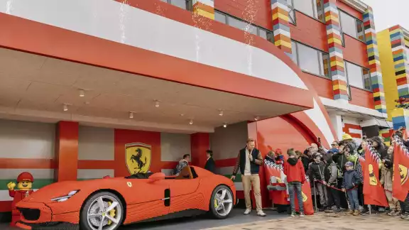 El auto estará en una exposición permanente en el Legoland Billund en Dinamarca El auto estará en una exposición permanente en el Legoland Billund en Dinamarca