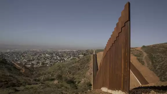 Tramo del muro fronterizo entre México y Estados Unidos