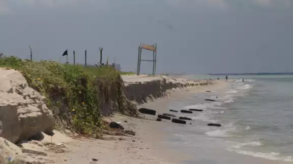 Ciudad del Carmen tendrá una tarde nublada y muy calurosa con grandes posibilidades de lluvia Ciudad del Carmen tendrá una tarde nublada y muy calurosa con grandes posibilidades de lluvia