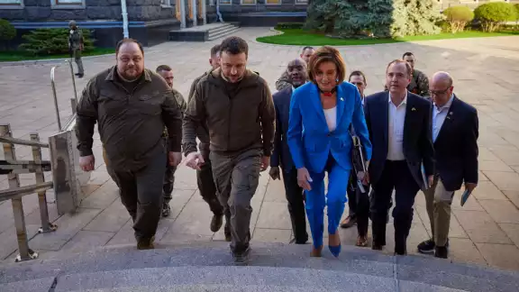 Pelosi y Zelenski sostuvieron una reunión para coordinar esfuerzos y combatir a Rusia Pelosi y Zelenski sostuvieron una reunión para coordinar esfuerzos y combatir a Rusia