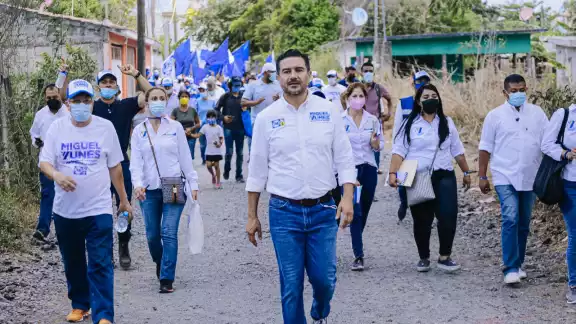 La revocación se atribuye a que no tenía residencia efectiva de tres años en el Puerto de Veracruz La revocación se atribuye a que no tenía residencia efectiva de tres años en el Puerto de Veracruz