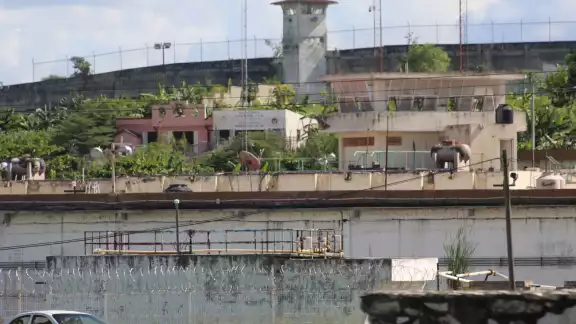 Reclusos en ceresos de Campeche deben pagar por alimentos, camas o cobijas
