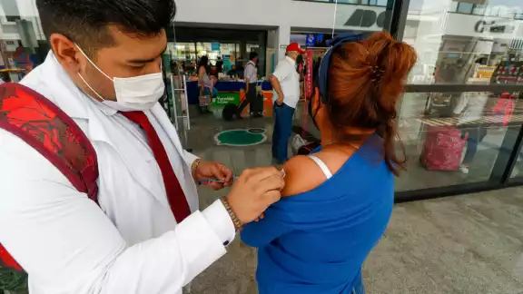 El día de ayer se aplicaron 110 vacunas en la terminal de autobuses El día de ayer se aplicaron 110 vacunas en la terminal de autobuses