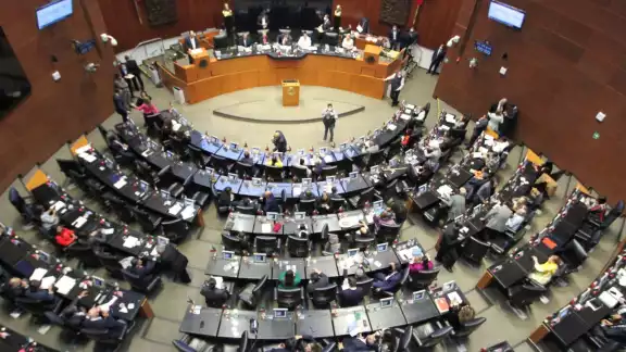 Con la asistencia de 98 legisladores inició la sesión donde se prevé debatir la reforma constitucional que prevé ampliar hasta el 2028