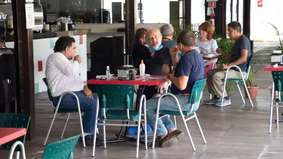 Empresarios hacen un llamado a la población a seguir cuidándose, sobre todo ahora que empezarán a darse reuniones sociales Empresarios hacen un llamado a la población a seguir cuidándose, sobre todo ahora que empezarán a darse reuniones sociales