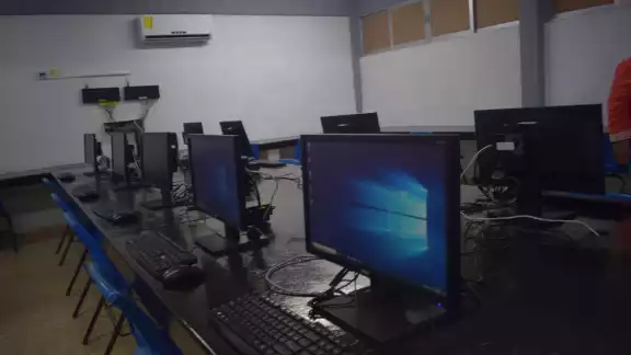 Se recibieron 33 computadores y 288 mil 876 pesos, para el fortalecimiento de la calidad educativa de los jóvenes