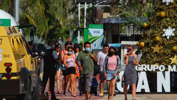 La llegada de turistas de países donde se han registrado casos de la nueva cepa pone en riesgo a la población La llegada de turistas de países donde se han registrado casos de la nueva cepa pone en riesgo a la población