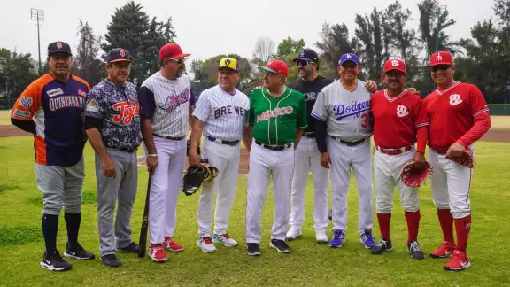Con un empate terminó el encuentro donde AMLO 'macaneo' al lado de los grandes del beisbol mexicano