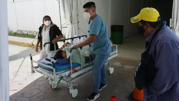 La velocidad de crecimiento de casos para la zona sur es de 0.13 y de 0.15 para la zona norte La velocidad de crecimiento de casos para la zona sur es de 0.13 y de 0.15 para la zona norte
