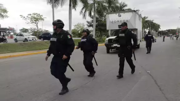 Por ley, policías yucatecos tendrán crédito para vivienda y becas escolares al 100% para sus hijos