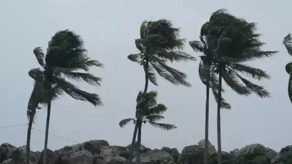 Se esperan fuertes lluvias por el Huracán Jova en el Occidente de México