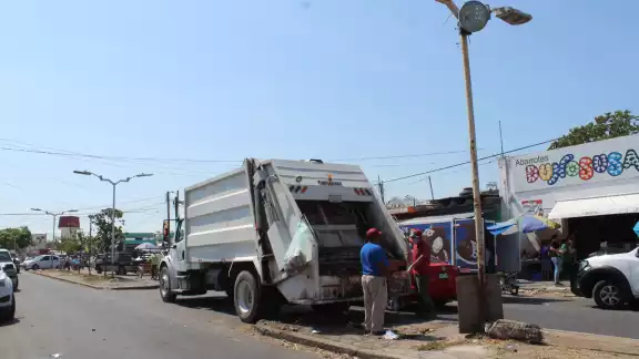 La empresa concesionada para la recoja de basura en Chetumal, retiró del servicio a 10 unidades de recolección La empresa concesionada para la recoja de basura en Chetumal, retiró del servicio a 10 unidades de recolección