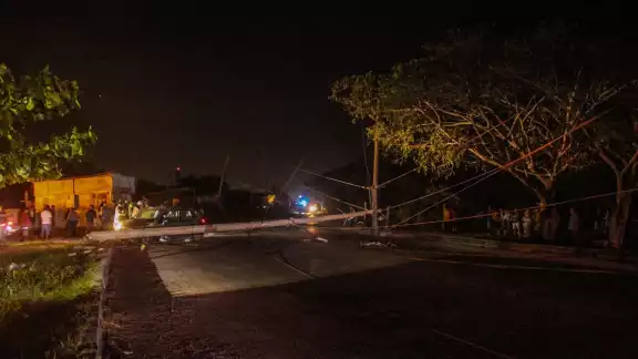 El accidente dejó sin luz a varios hogares
