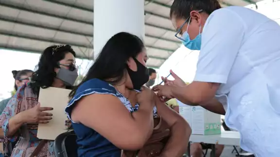 Empleados del IMSS consideraron que la gente ya le perdió el miedo a los rebrotes, por ello se descuida Empleados del IMSS consideraron que la gente ya le perdió el miedo a los rebrotes, por ello se descuida