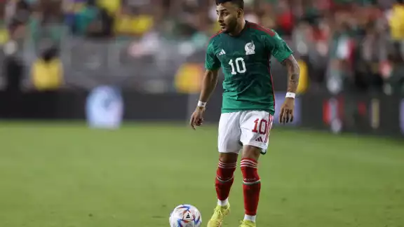 Alexis Vega podría salir de Chivas Alexis Vega podría salir de Chivas