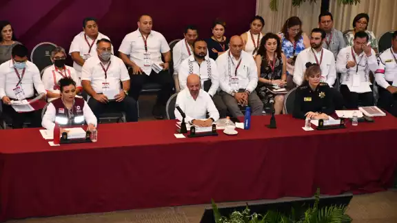 Durante la comparecencia llamada "Misión 2", Muñoz reconoció que la Sedena entregó en comodato 700 armas tipo fusiles de asalto de calibre 7.62 Durante la comparecencia llamada "Misión 2", Muñoz reconoció que la Sedena entregó en comodato 700 armas tipo fusiles de asalto de calibre 7.62