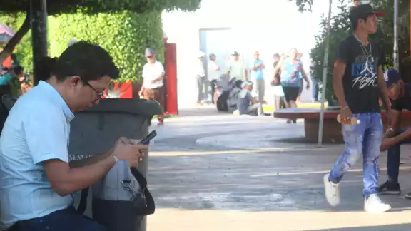 Jóvenes están de acuerdo en que en Estados Unidos se gana mejor Jóvenes están de acuerdo en que en Estados Unidos se gana mejor