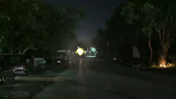 Los vecinos de la colonia Avante en Cancún dijeron que personal de la CFE no se ha acercado a la zona para reconectar la luz