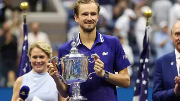 Medvedev, número dos del mundo, se impuso por 6-4, 6-4 y 6-4
